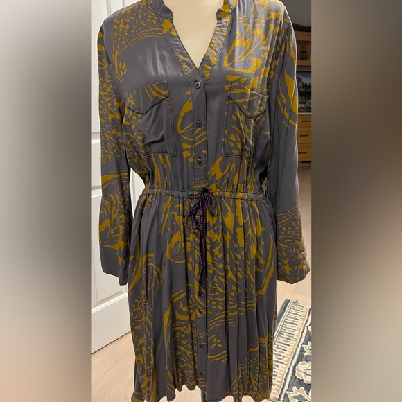 ANTHROPOLOGIE HOLDING HORSES Shirt Dress, Gray with Gold Colored Accent-  Size L - Picture 5 of 13